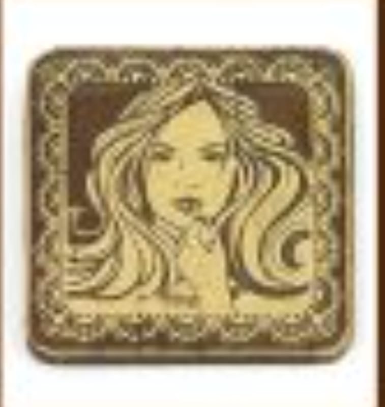 Birch bark mirror "Beauty queen"